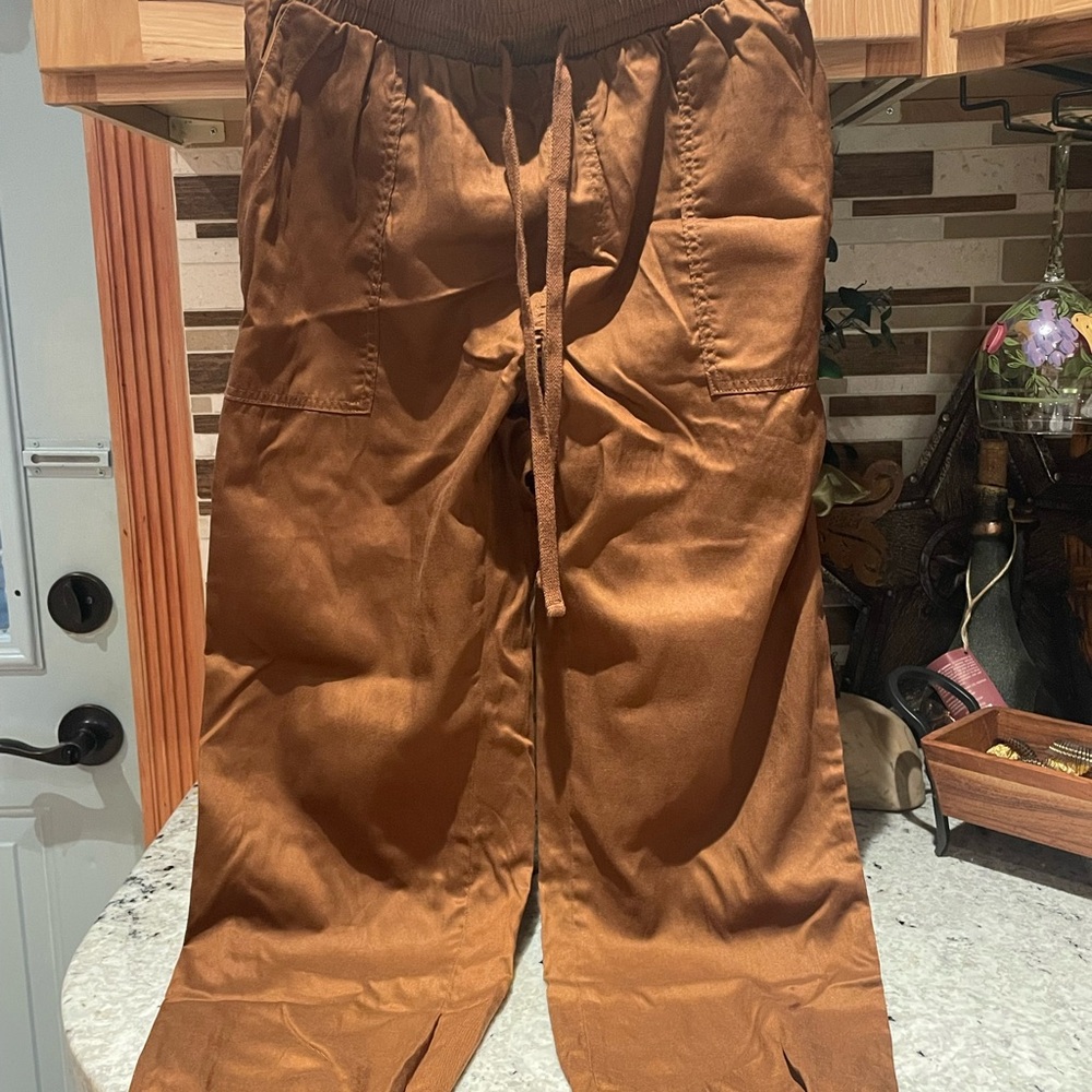A New Day Women Brown Pants with pockets.